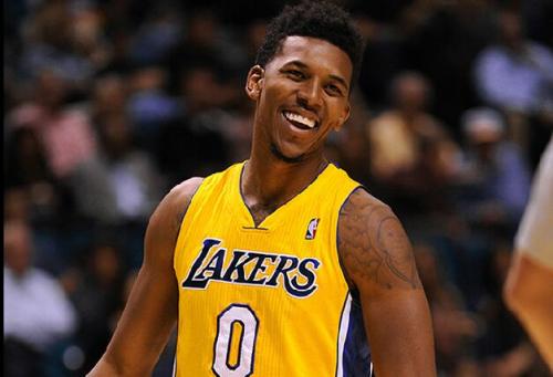 巴恩斯：詹姆斯统治了比赛那么久，他真的很难防守很难阻止