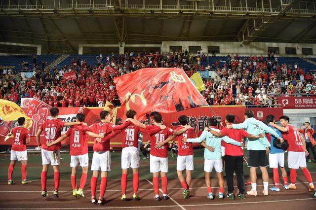 5分钟闪击马赛，圣吉罗斯收获建队128年首个欧冠主场进球