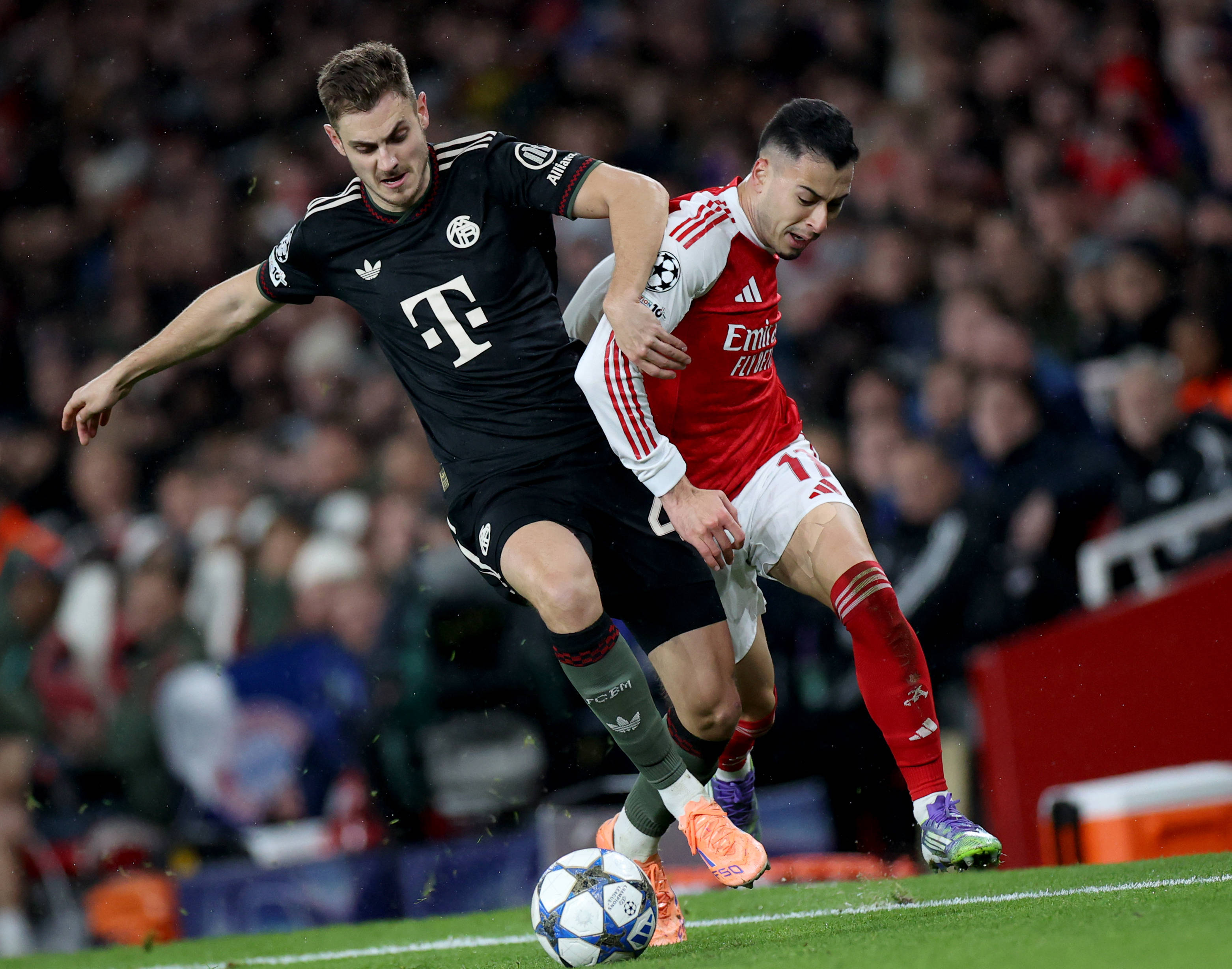 字母在70年代砍250分？迈克-詹姆斯：过去可不惯着走步&翻腕&二带