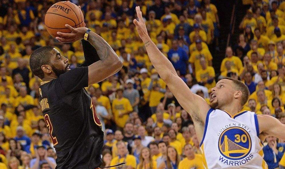 和平精英冰与火的交融，爆炸猎弓和M417全新武器登场！