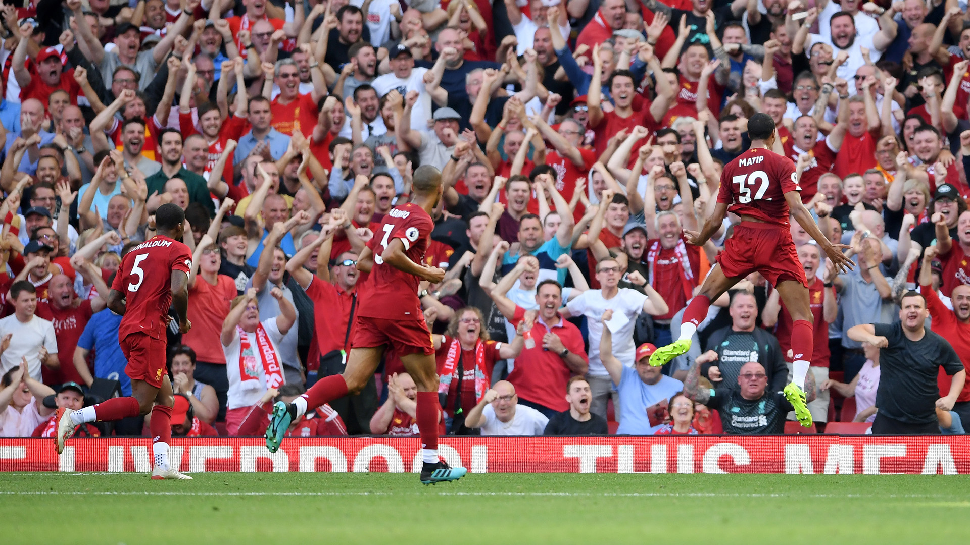 电竞跨界合作新品发布现场