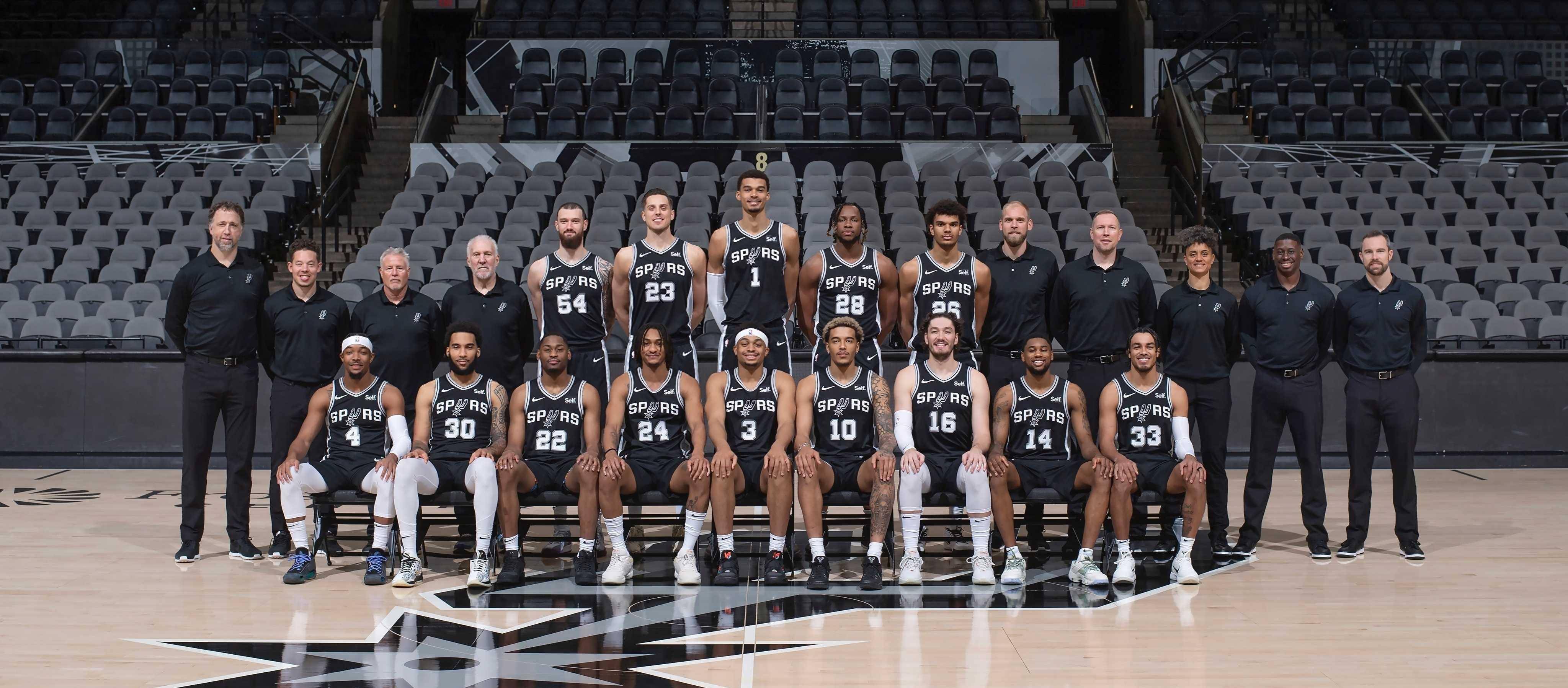 2025年成都混合团体世界杯第二阶段八强赛，国乒以8-2战胜法国队，六连胜，莎头组合和王曼昱分别赢得两盘比赛。