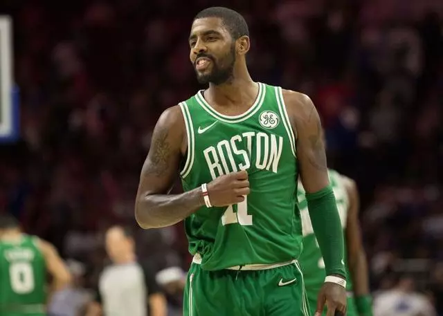 染红后球队逆转取胜，维尼修斯：对不起，谢谢全队